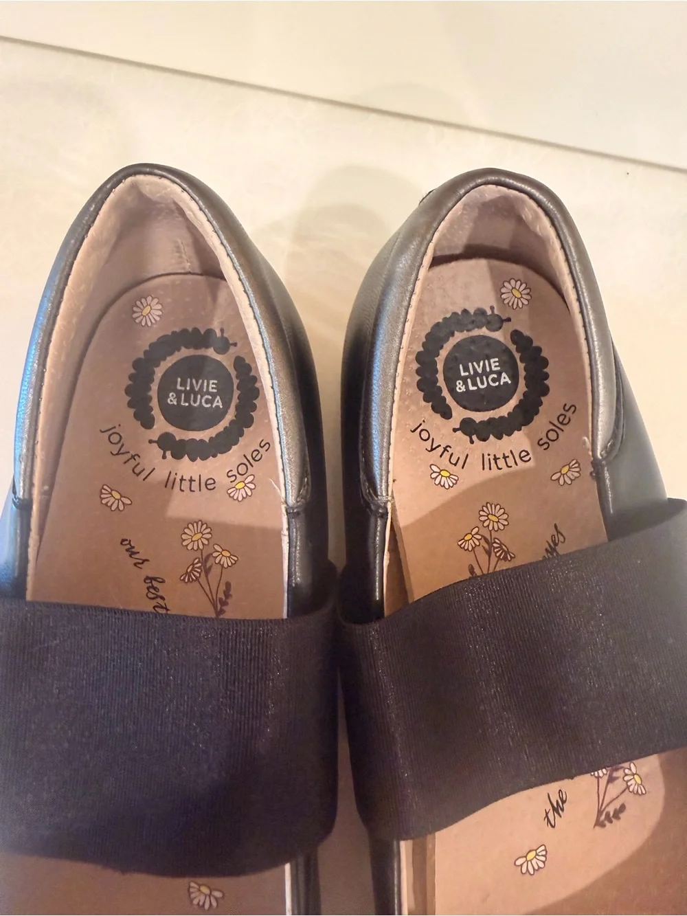 Livie & Luca Black Elastic Strap Mary Jane Flats! Size 3! EUC!